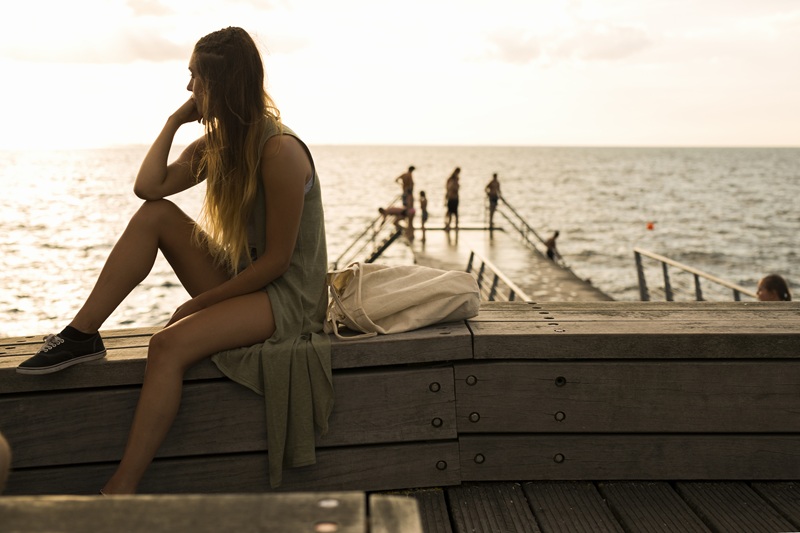 La soledad en verano: cuando todos parecen disfrutar menos tú